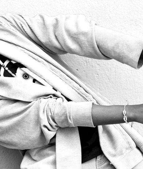 ragazzo-cool-con-la-testa-su-un-lato-e-le-sue-mani.jpg_s=1024x1024&w=is&k=20&c=3Htg-nnGNuPgr--ZjGAhBsxNRCi1uE61DTGd2Yoc5GU=